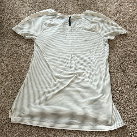 Lululemon cream stripe tee size 6 - Picture 2 of 3